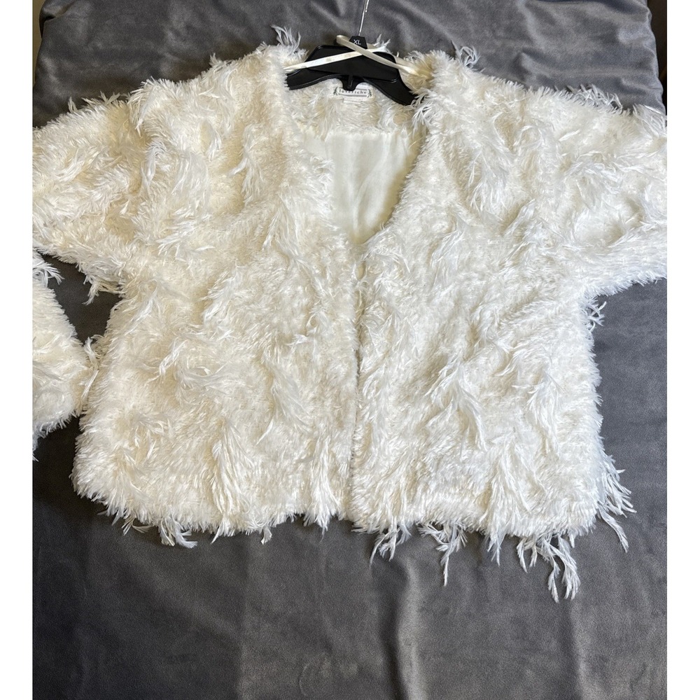 Loveriche Long Sleeve White Feathered Jacket Size Large Glam Artsy Night Out
